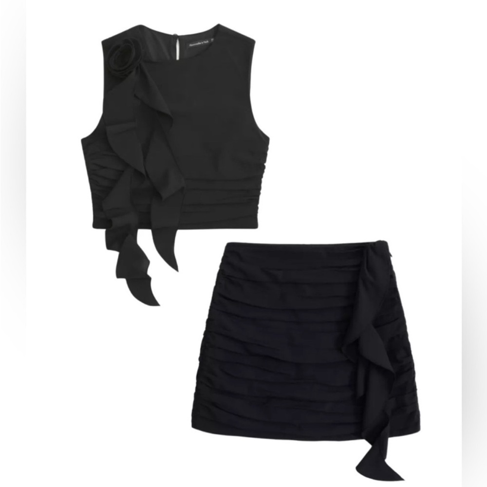 Abercrombie Rosette Ruffle Set